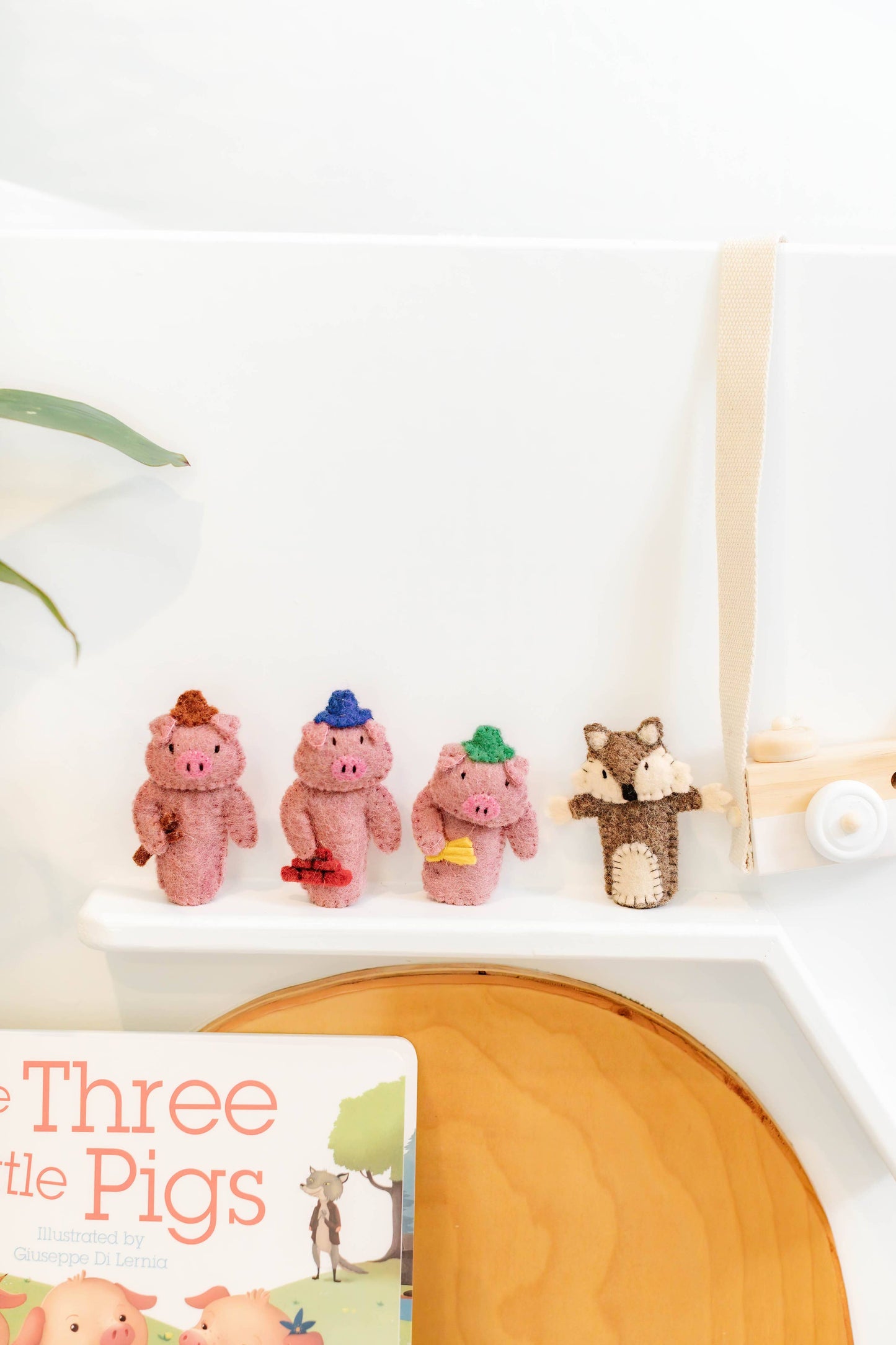 Three Little Pigs Finger Puppets - Storytelling Sensory Play