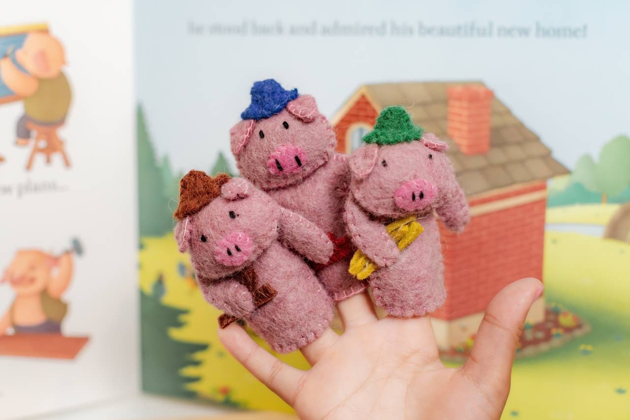 Three Little Pigs Finger Puppets - Storytelling Sensory Play